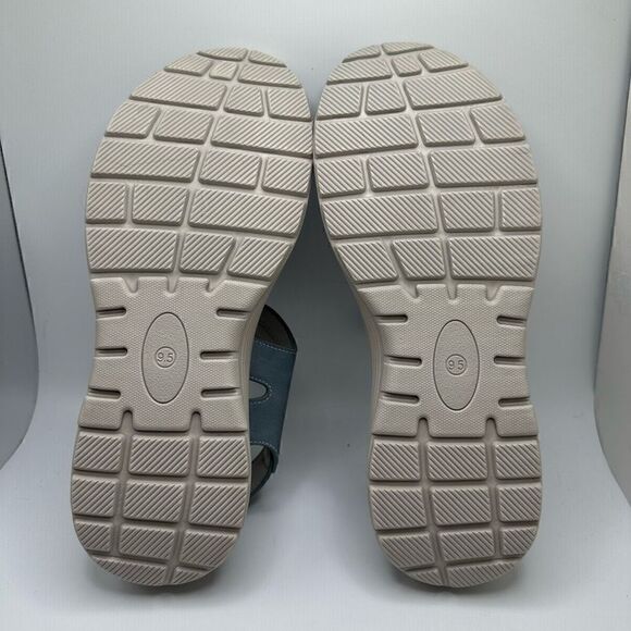 CUSHIONAIRE Women's Magee comfort footbed outdoor sandal with adjustable strap a - Picture 5 of 7